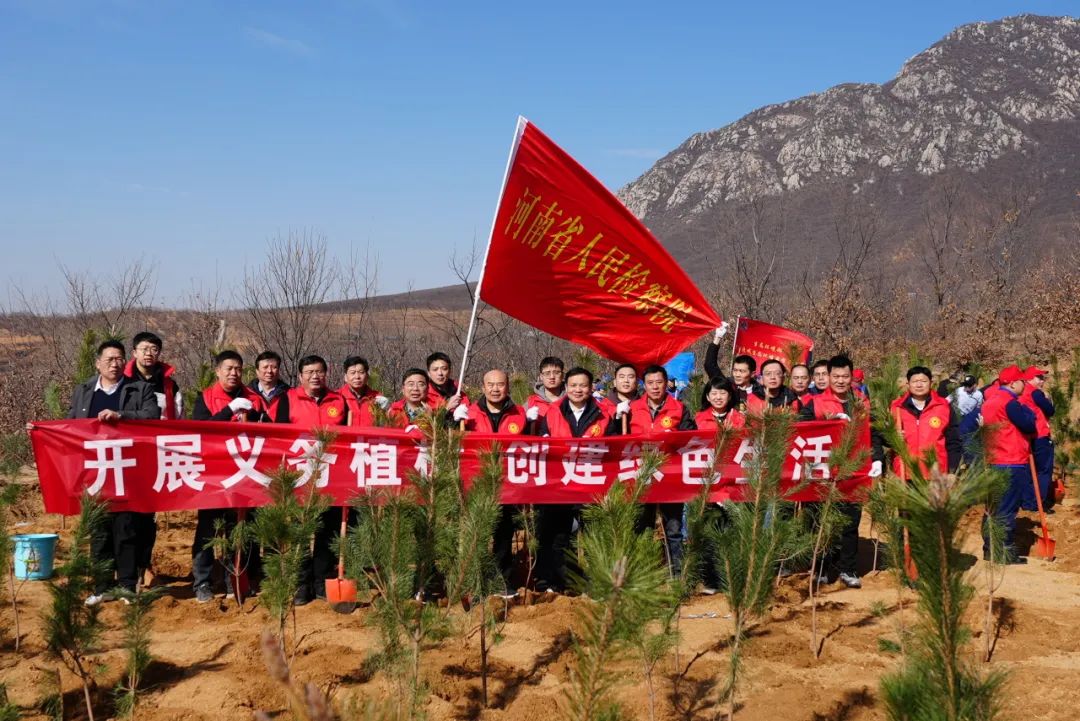 省檢察院機(jī)關(guān)開(kāi)展義務(wù)植樹(shù)活動(dòng)